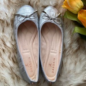Danskin women’s adore quilted ballerina flats size 7